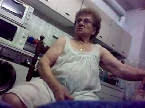 nonna porca|mamma casalinga inculata sotto il tavolo in cucina.mp4 .